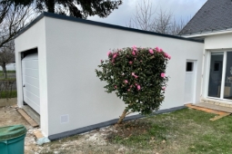 Garage en béton enduit toit terrasse